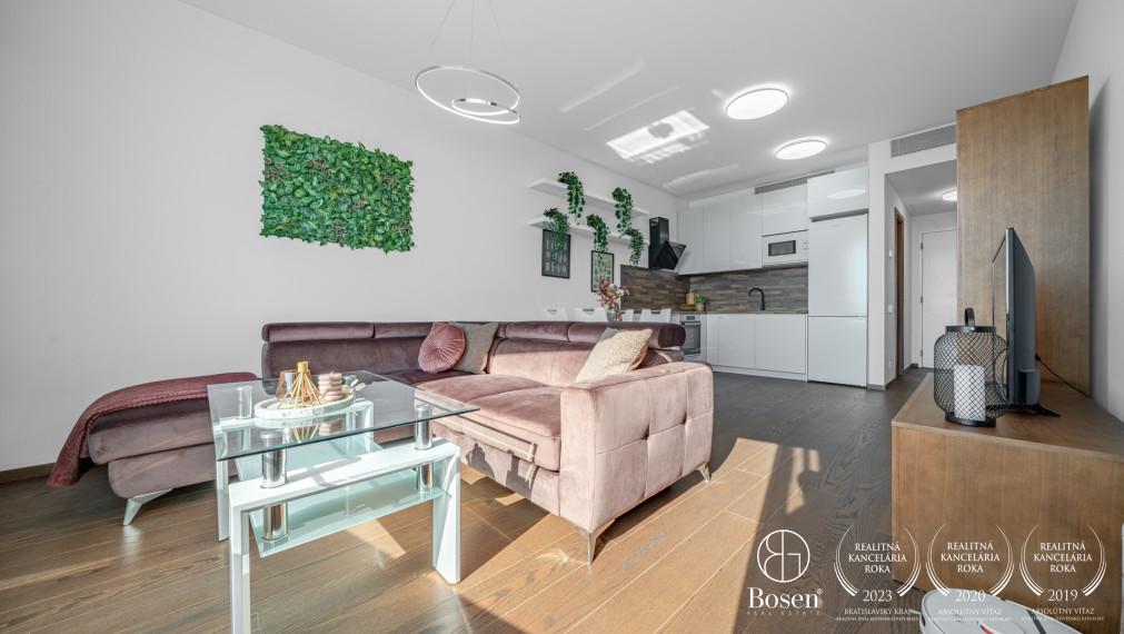 PRENAJATÉ - BOSEN| Nadštandardný 2 izbový byt v projekte Sky Park s výhľadom na hrad, garážovým státím a pivnicou, Čuleňová, 58 m²