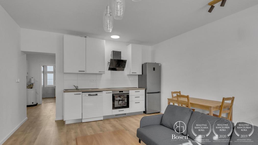 BOSEN | priestranný 3 izbový byt v centre mesta Malacky, Radlinského