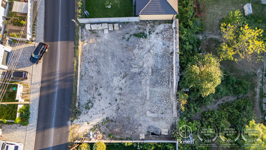 BOSEN | Ideálny pozemok s projektom na 3 izbový dom, Kalinkovo