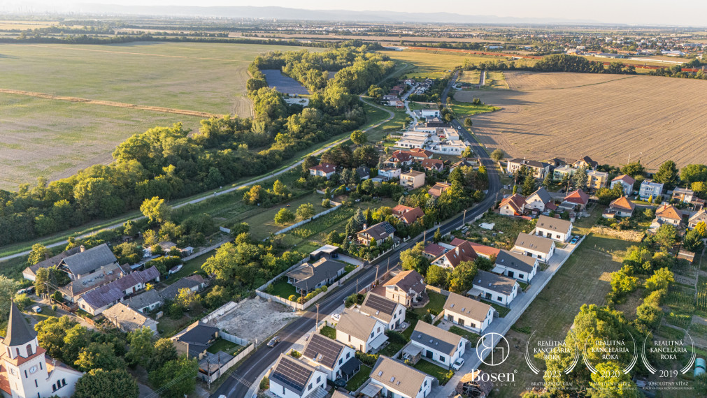 BOSEN | Ideálny pozemok s projektom na 3 izbový dom, Kalinkovo