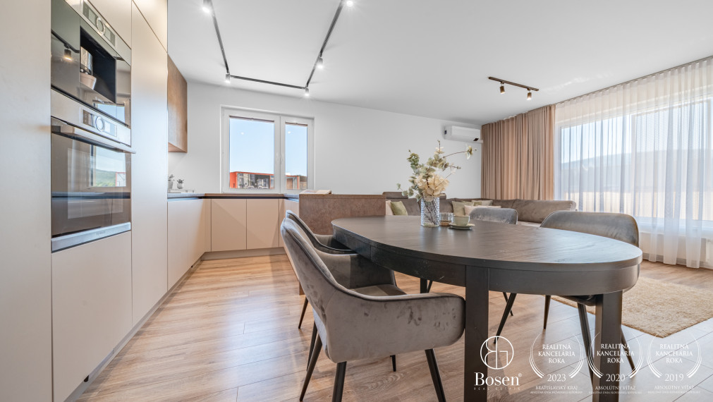 Bosen| Priestranný klimatizovaný 4-izbový byt s loggiou a 2 garážovými státiami – Bory Bývanie