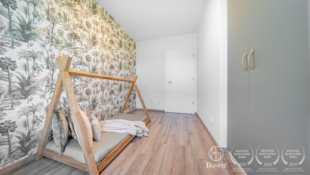 Bosen| Priestranný klimatizovaný 4-izbový byt s loggiou a 2 garážovými státiami – Bory Bývanie