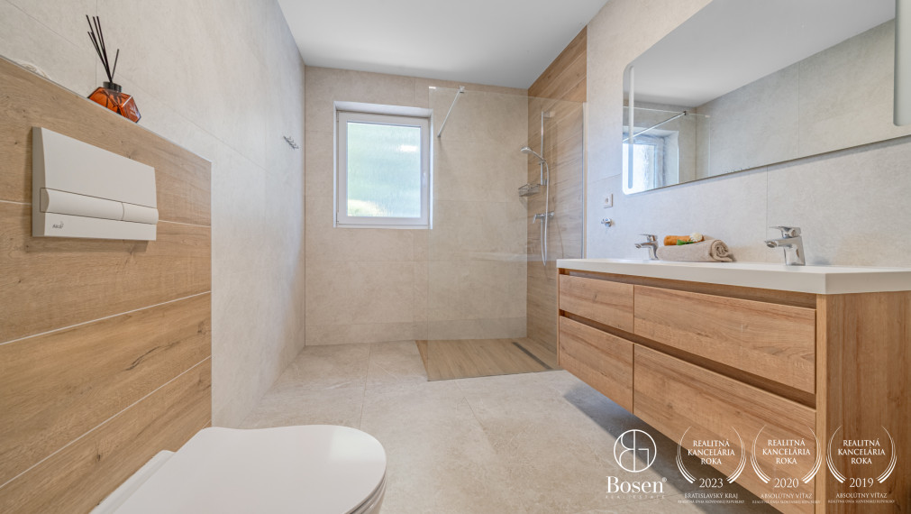 BOSEN | 4 izbový rodinný bungalov s bazénom