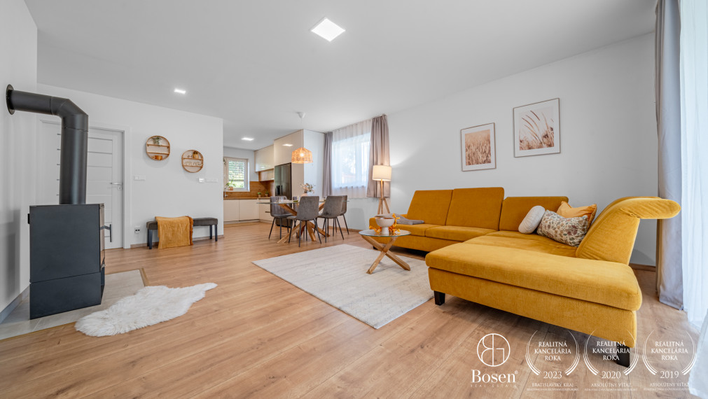 BOSEN | 4 izbový rodinný bungalov s bazénom