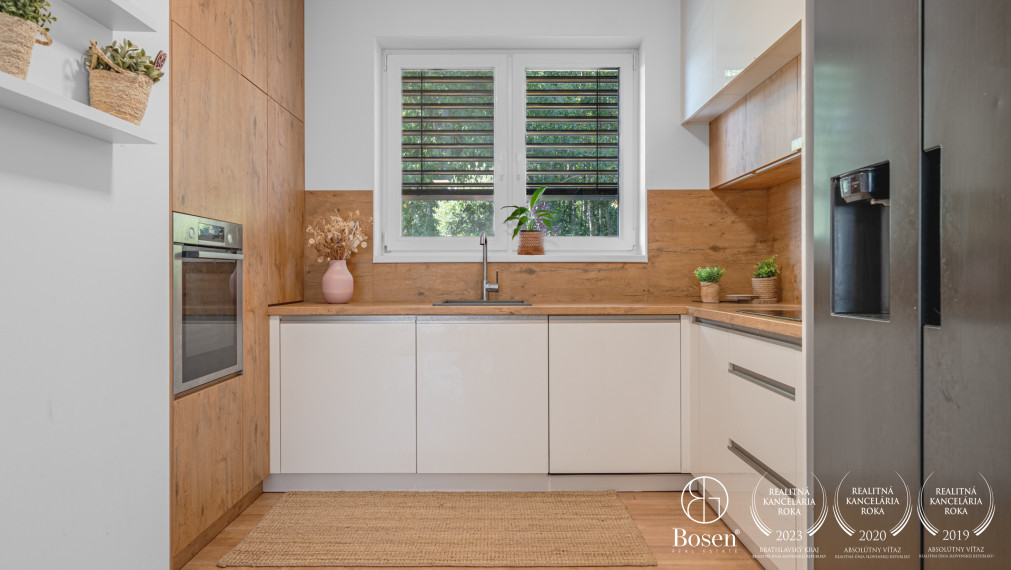 BOSEN | 4 izbový rodinný bungalov s bazénom