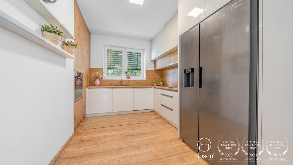 BOSEN | 4 izbový rodinný bungalov s bazénom