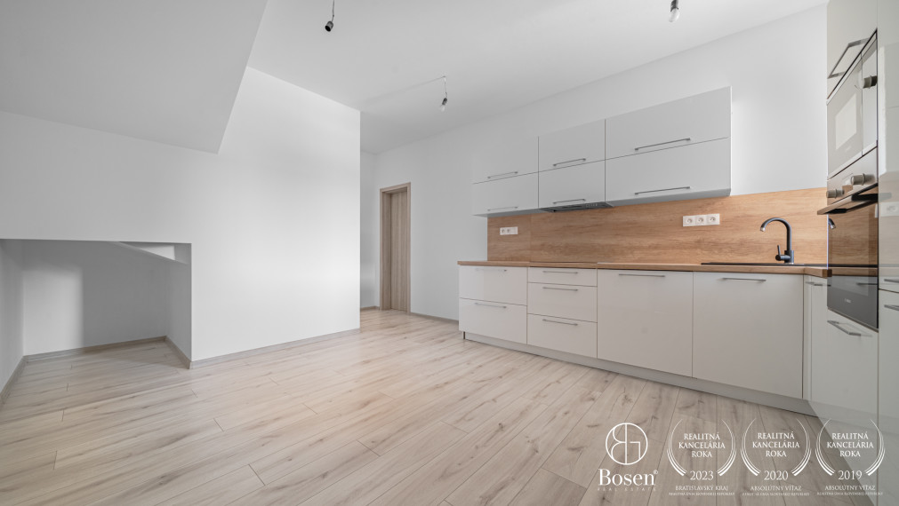 BOSEN | 4 izb. byt v trojdome 120 m2, Zlaté Klasy