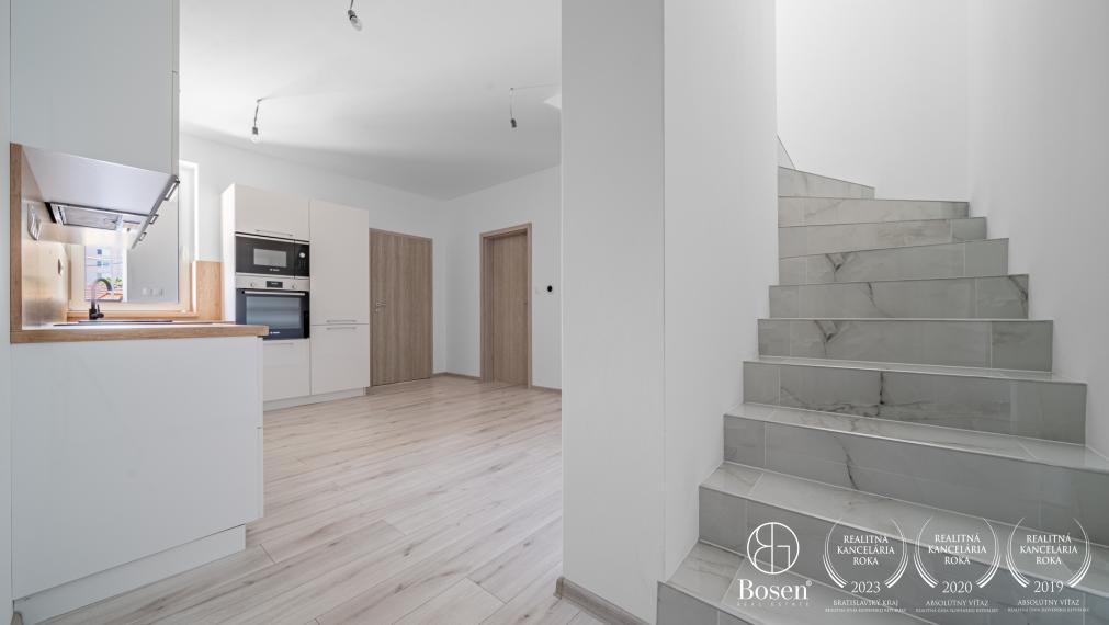 BOSEN | 4 izb. byt v trojdome 120 m2, Zlaté Klasy