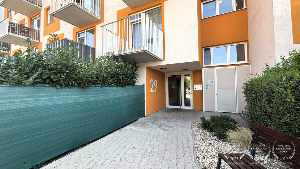 LOYALTERS | Predaj 2 izbového bytu s parkovaním a pivnicou v cene!