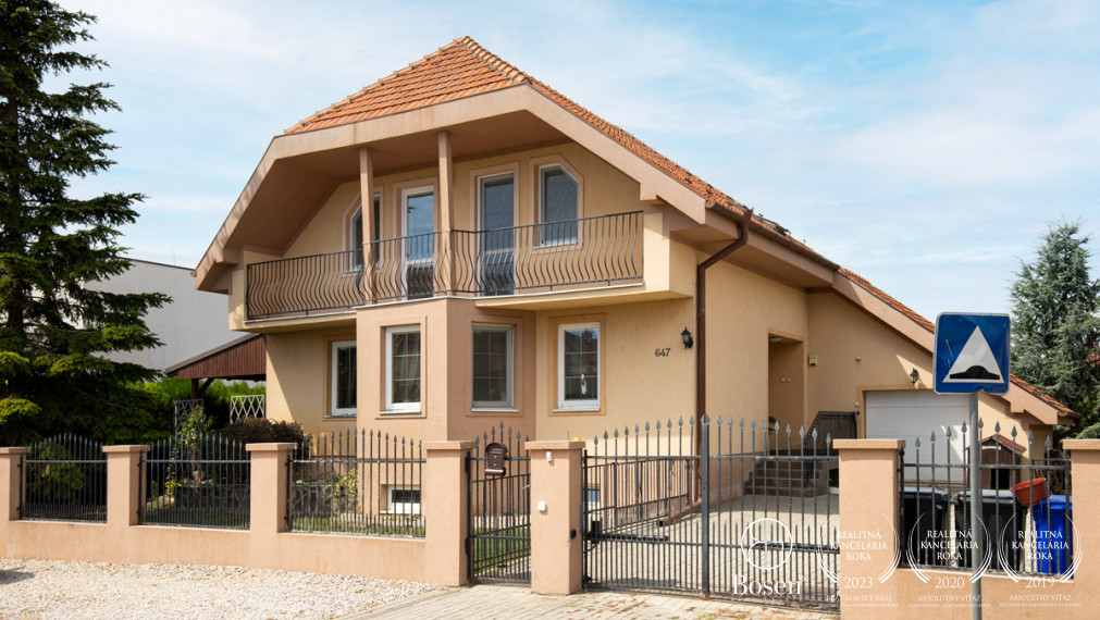 BOSEN | Na predaj priestranný rodinný dom s bazénom a saunou v obci Trhová Hradská