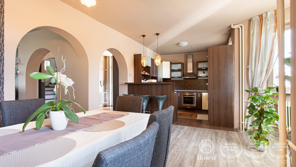 BOSEN | Na predaj priestranný rodinný dom s bazénom a saunou v obci Trhová Hradská