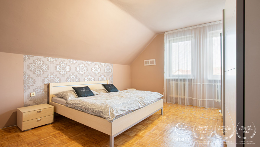 BOSEN | Na predaj priestranný rodinný dom s bazénom a saunou v obci Trhová Hradská