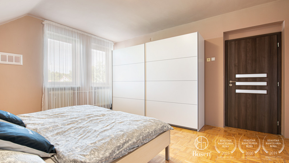 BOSEN | Na predaj priestranný rodinný dom s bazénom a saunou v obci Trhová Hradská