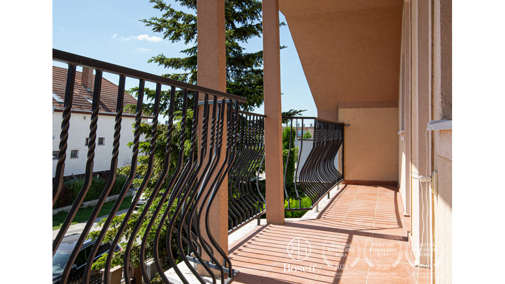 BOSEN | Na predaj priestranný rodinný dom s bazénom a saunou v obci Trhová Hradská