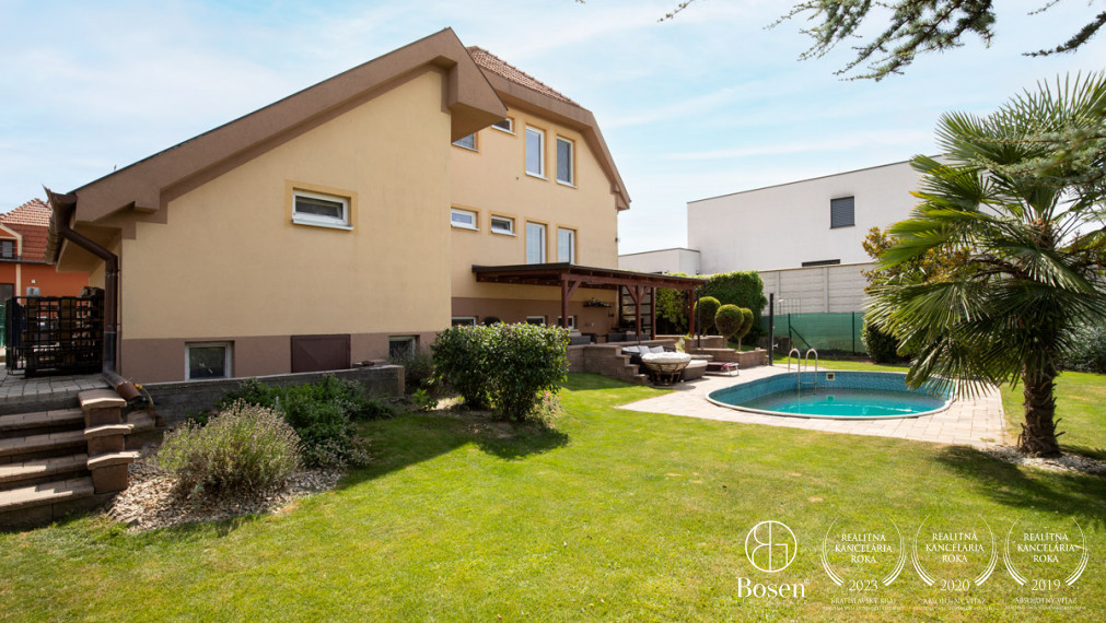 BOSEN | Na predaj priestranný rodinný dom s bazénom a saunou v obci Trhová Hradská