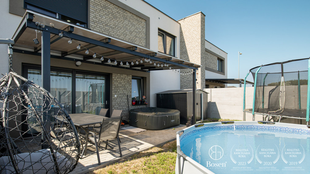 BOSEN | Novostavba – priestranný byt v rodinnom dome s terasou v novej štvrti, Dunajská Streda