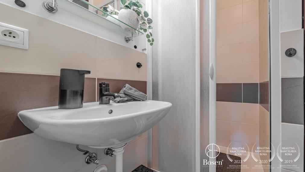 BOSEN | PREDANÉ | Moderný, zeleňou obklopený 1 izbový byt, Ružinov.