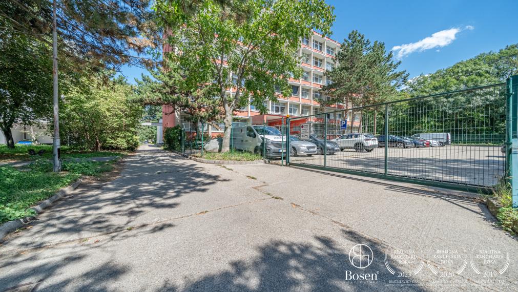 BOSEN | PREDANÉ | Moderný, zeleňou obklopený 1 izbový byt, Ružinov.