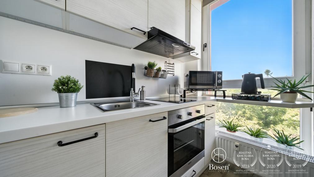 BOSEN | PREDANÉ | Moderný, zeleňou obklopený 1 izbový byt, Ružinov.