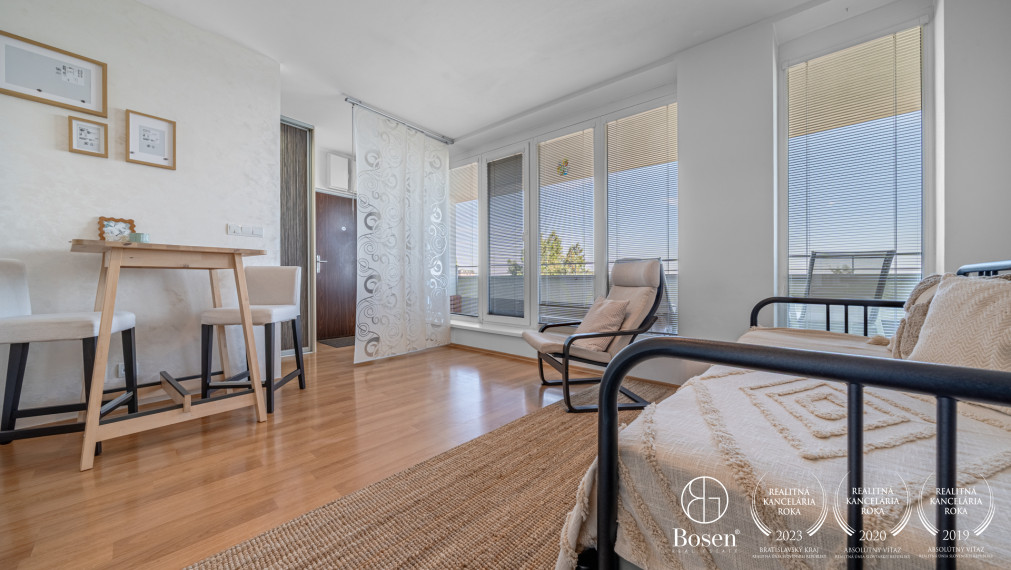 BOSEN | PRENAJATÉ: Klimatizovaný 1 izbový byt s balkónom, Horská ul.