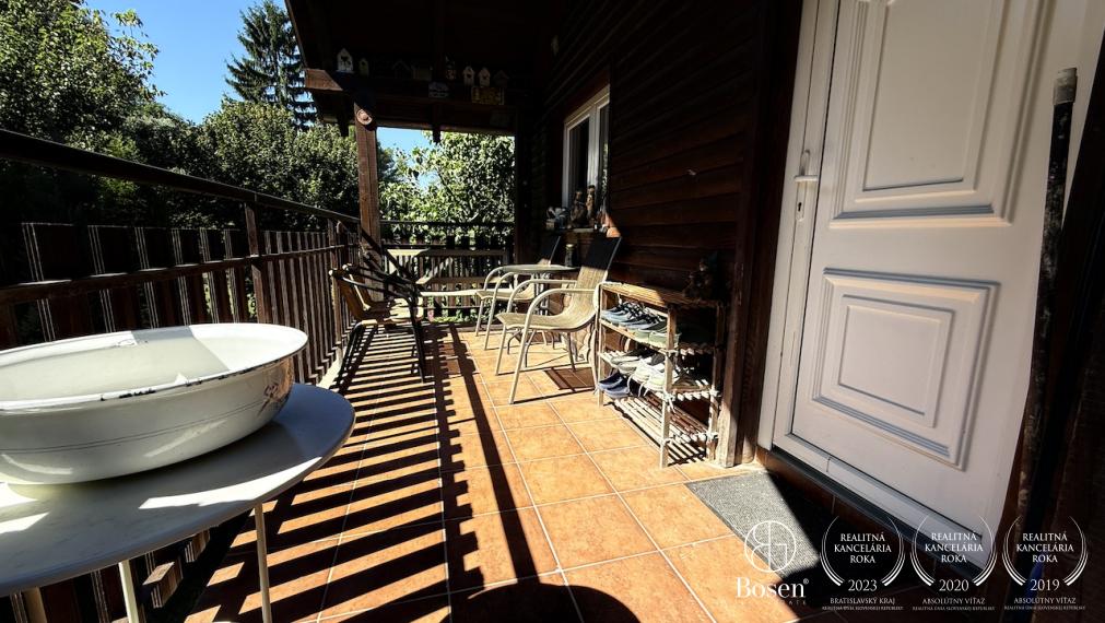 LOYALTERS | Záhradná chata s pozemkom pri Devínskej ceste