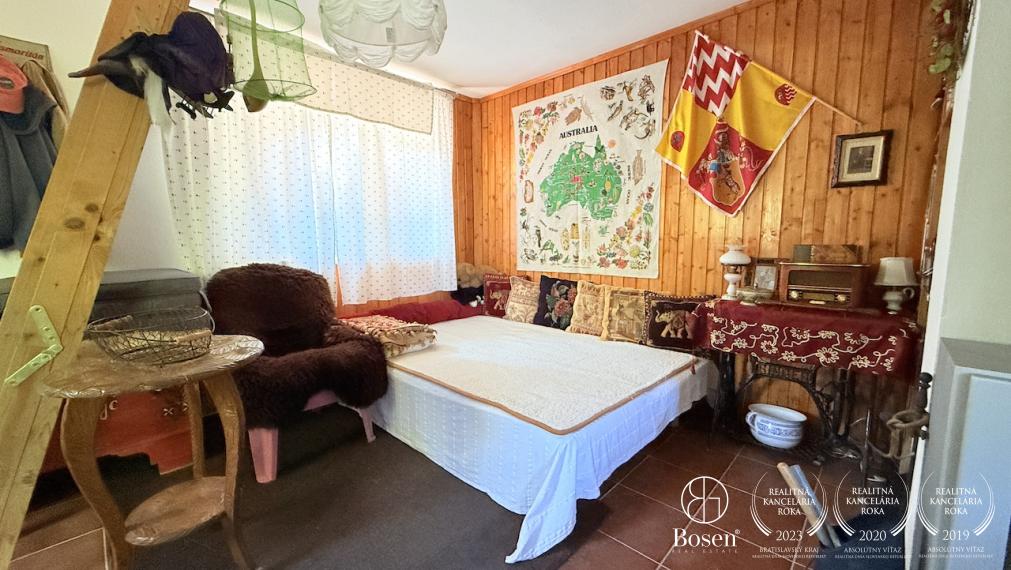 LOYALTERS | Záhradná chata s pozemkom pri Devínskej ceste