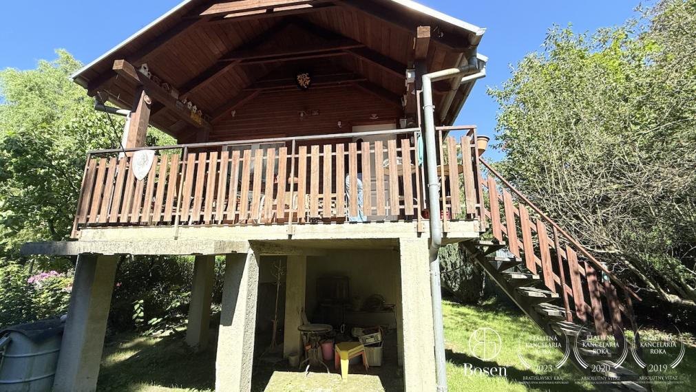 LOYALTERS | Záhradná chata s pozemkom pri Devínskej ceste