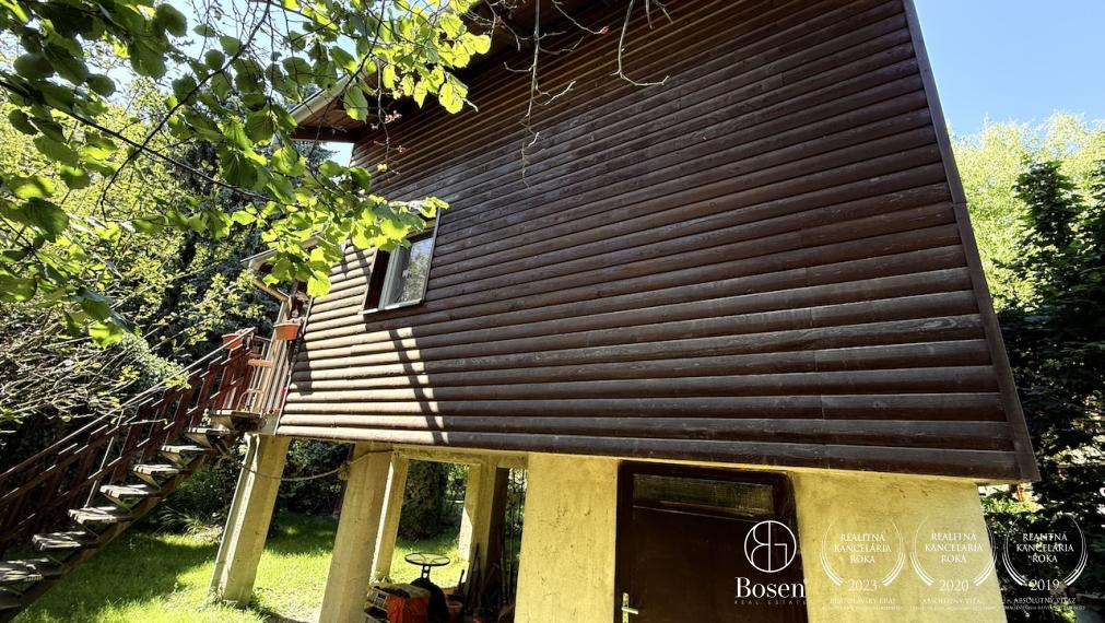 LOYALTERS | Záhradná chata s pozemkom pri Devínskej ceste