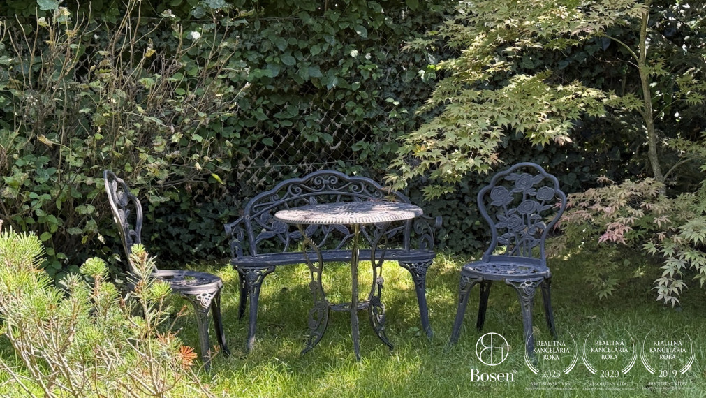 LOYALTERS | Záhradná chata s pozemkom pri Devínskej ceste