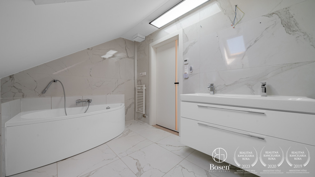 Bosen Realicity | Priestranný 5-izbový rodinný dom v Rajke