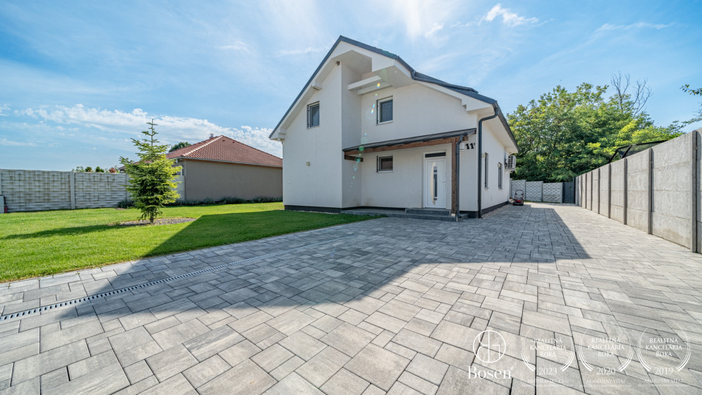 Bosen Realicity | Priestranný 5-izbový rodinný dom v Rajke