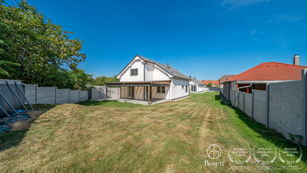 Bosen Realicity | Priestranný 5-izbový rodinný dom v Rajke