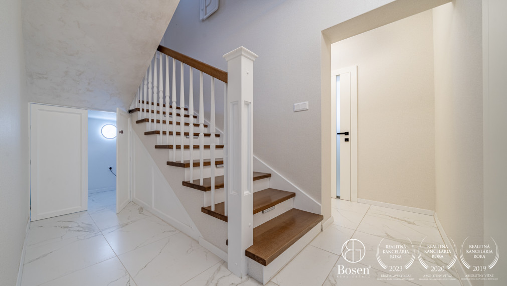 Bosen Realicity | Priestranný 5-izbový rodinný dom v Rajke
