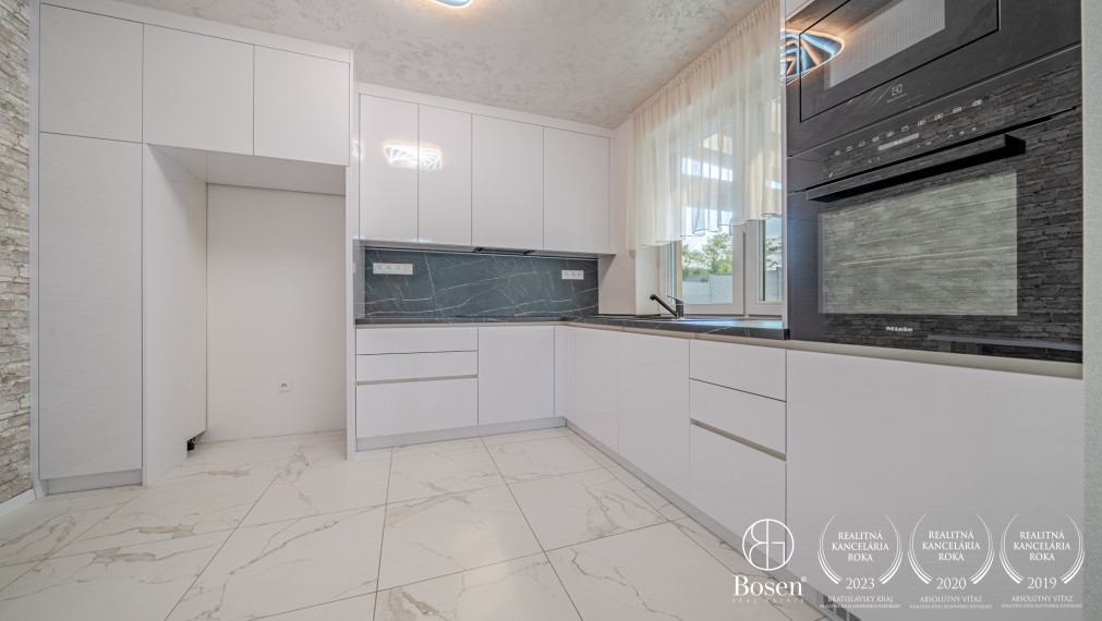 Bosen Realicity | Priestranný 5-izbový rodinný dom v Rajke