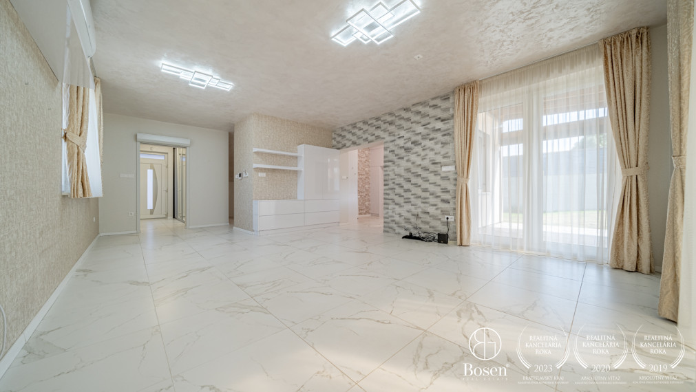 Bosen Realicity | Priestranný 5-izbový rodinný dom v Rajke