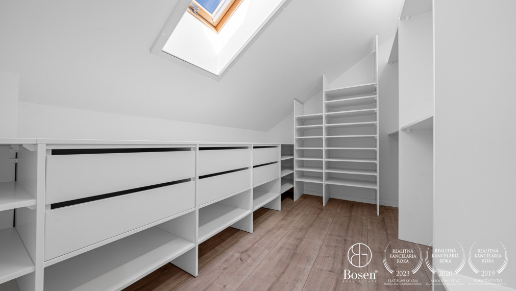 Bosen Realicity | Priestranný 5-izbový rodinný dom v Rajke