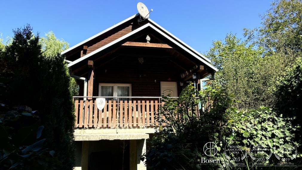 LOYALTERS | Záhradná chata s pozemkom pri Devínskej ceste