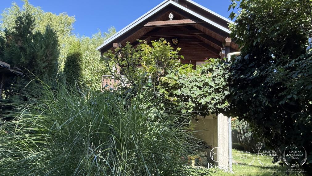 LOYALTERS | Záhradná chata s pozemkom pri Devínskej ceste