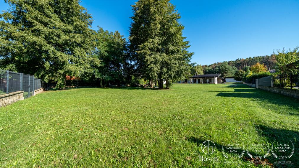BOSEN | Jedinečný pozemok na úpätí Malých Karpát