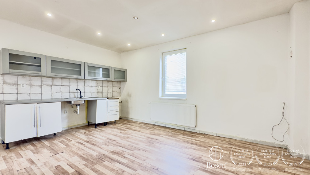 BOSEN | 2x Rodinný dom na pozemku 1462m2, Radzovce