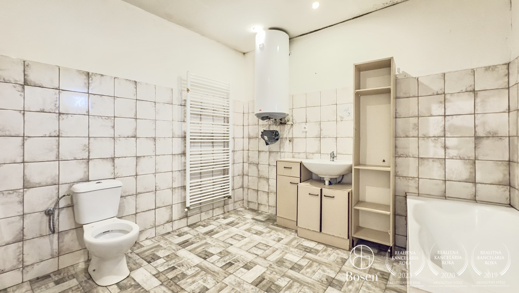 BOSEN | 2x Rodinný dom na pozemku 1462m2, Radzovce