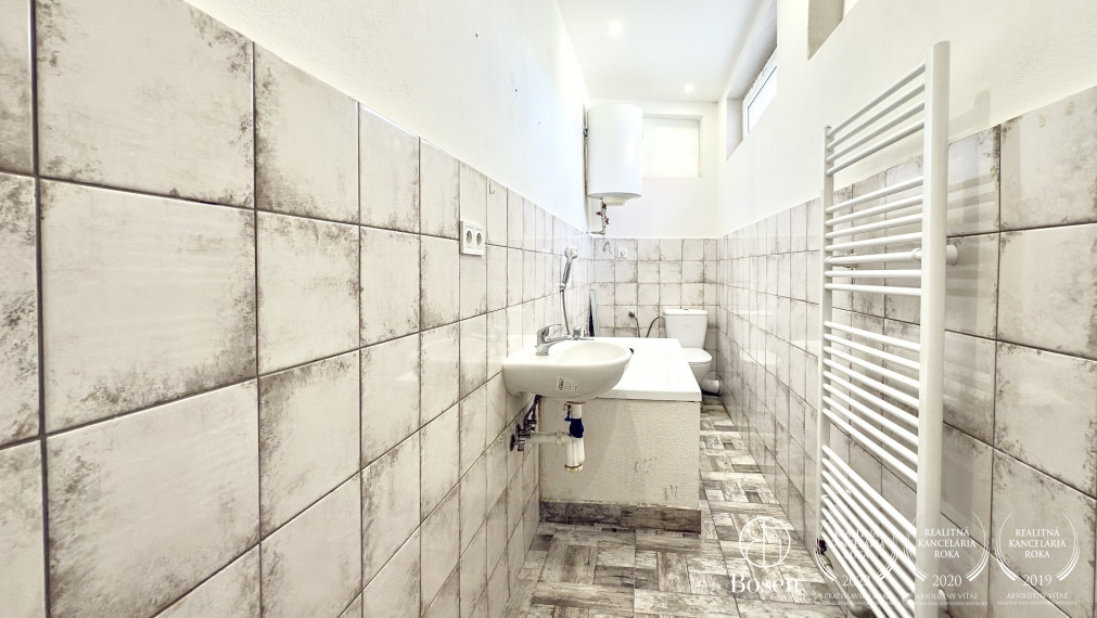 BOSEN | 2x Rodinný dom na pozemku 1462m2, Radzovce