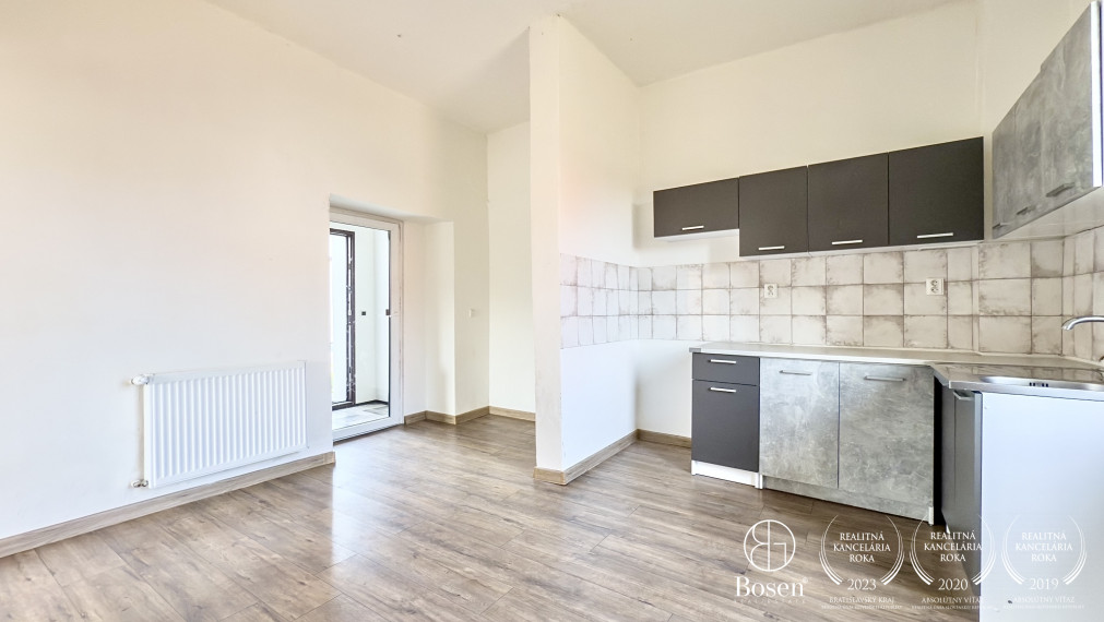 BOSEN | 2x Rodinný dom na pozemku 1462m2, Radzovce