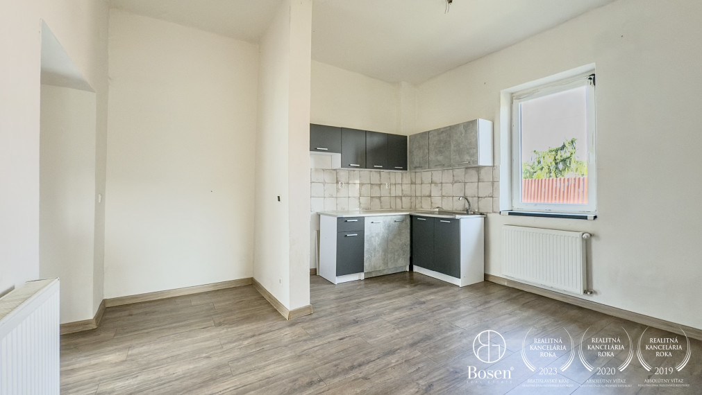 BOSEN | 2x Rodinný dom na pozemku 1462m2, Radzovce