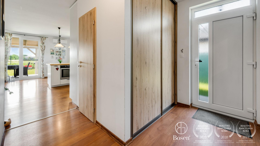 BOSEN | 3 IZB Rodinný dvojdom so záhradkou a vlastným parkovaním