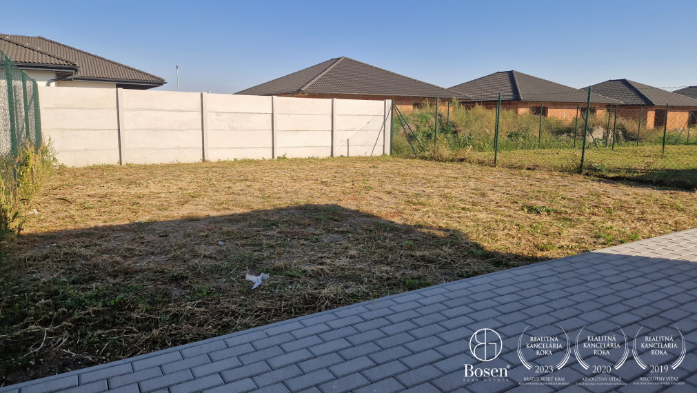 BOSEN | 3 IZB Rodinný dvojdom so záhradkou a vlastným parkovaním