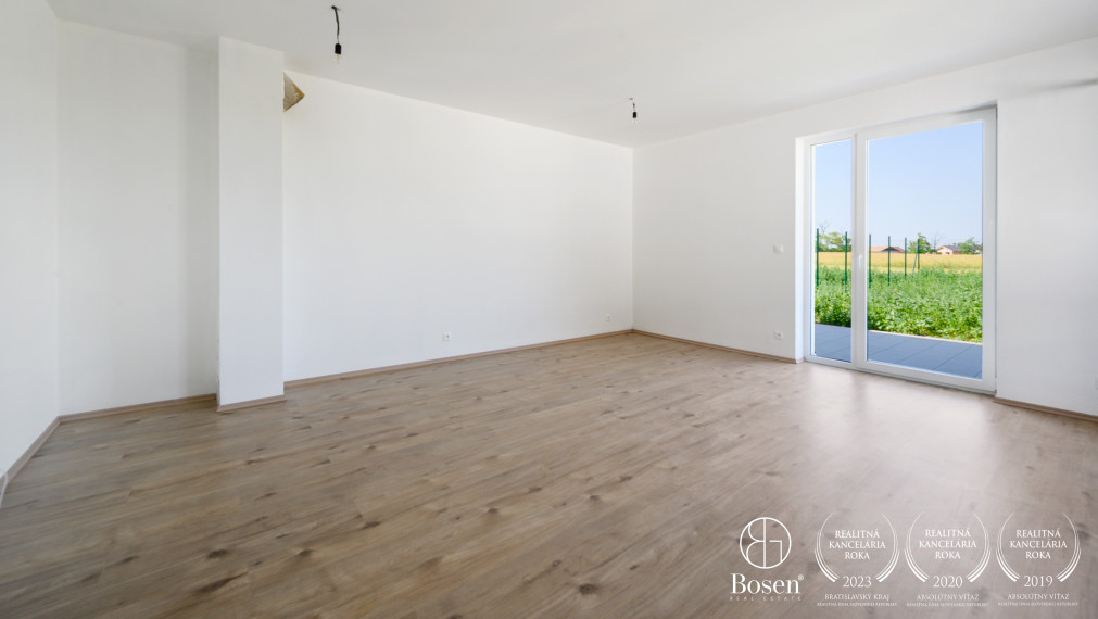 BOSEN | 3 IZB Rodinný dvojdom so záhradkou a vlastným parkovaním