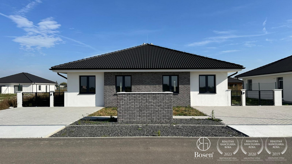 BOSEN | 3 IZB Rodinný dvojdom so záhradkou a vlastným parkovaním
