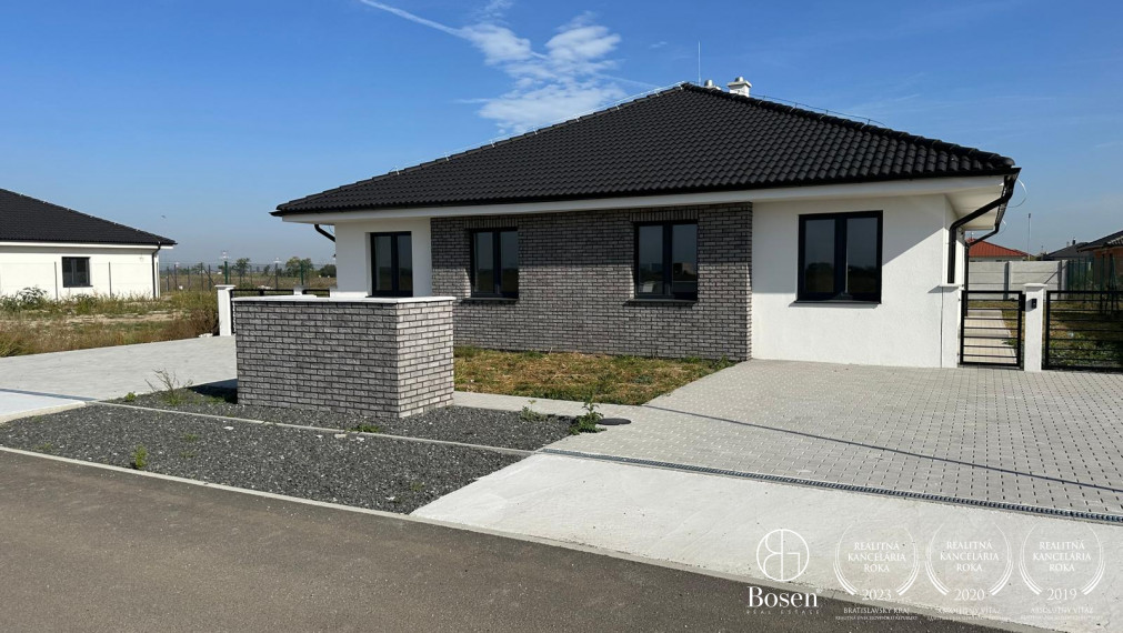 BOSEN | 3 IZB Rodinný dvojdom so záhradkou a vlastným parkovaním