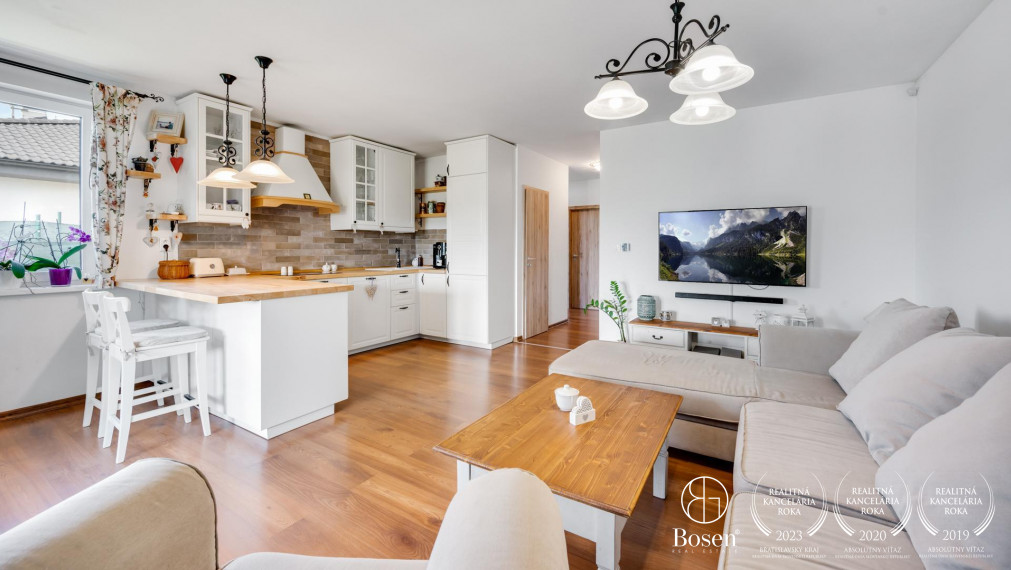 BOSEN | 3 IZB Rodinný dvojdom so záhradkou a vlastným parkovaním